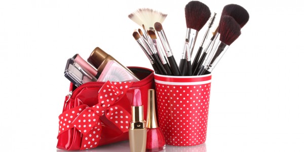 Makyaj Çantanızın İçinde Olması Gerekenler