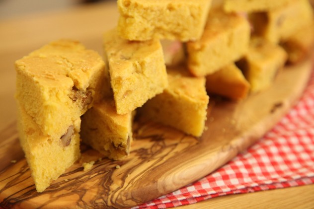 Cevizli Mısır Ekmeği