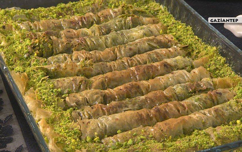 Antep Fıstıklı Sarma Tatlısı Tarifi