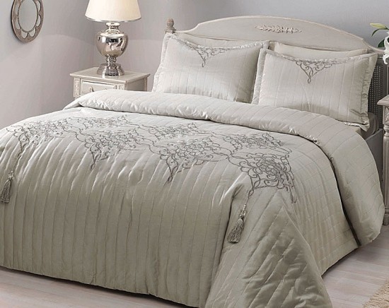 English Home Yatak Örtüsü Modelleri