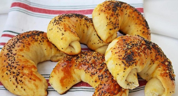 Cevizli Ay Çöreği Tarifi