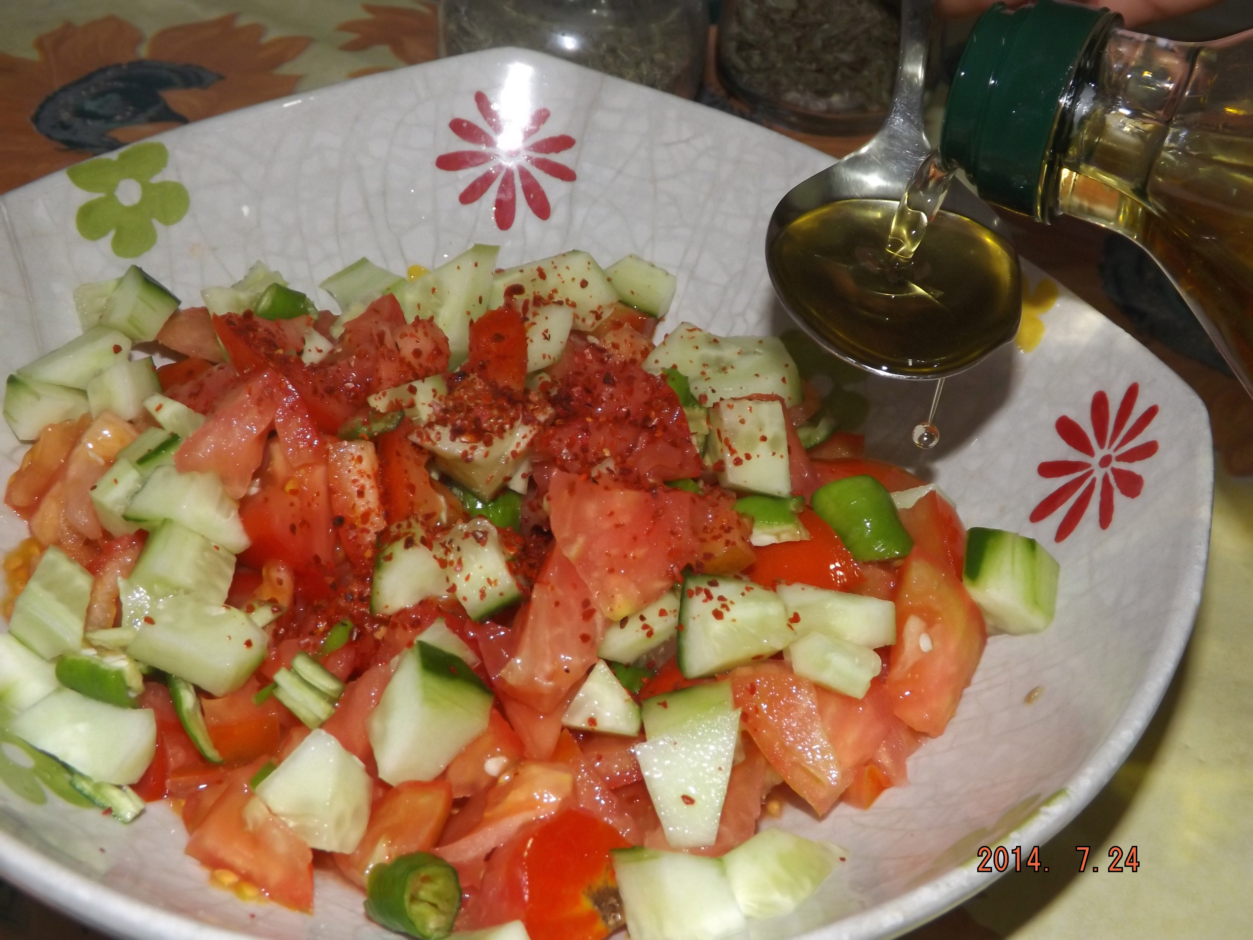 Pratik Çoban Salatası Tarifi (Aşamalı)