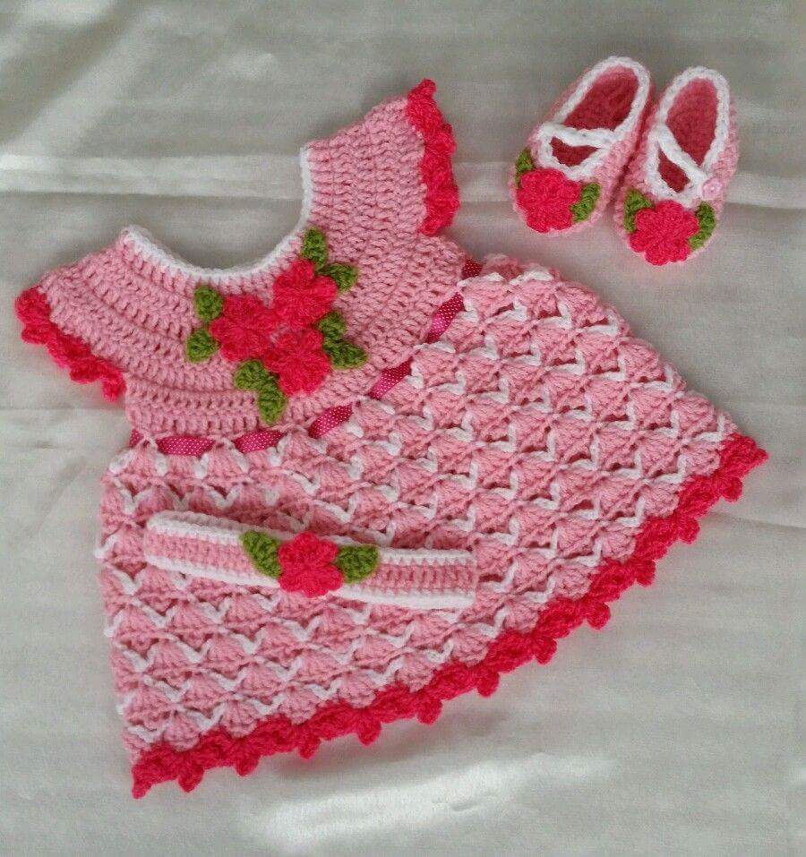 tığ işi el örgüsü bebek elbisesi takımları ·