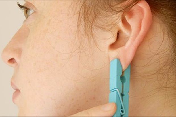 Kulağınıza mandal sıkıştırınca… İnanılmaz sonuç