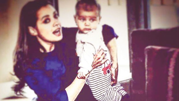 Özgü Namal ve oğlu Nefes