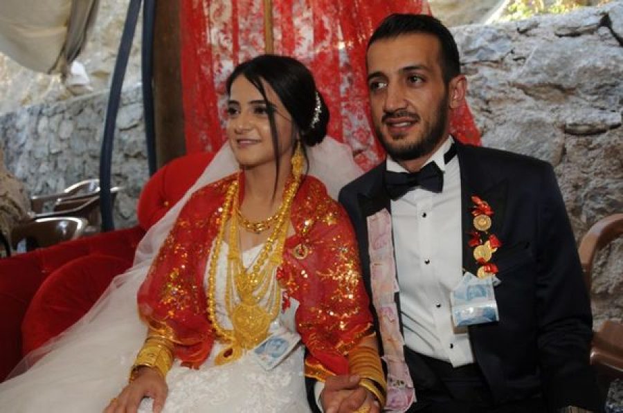 5 bin kişilik aşiret düğününde gelin altınları taşıyamadı