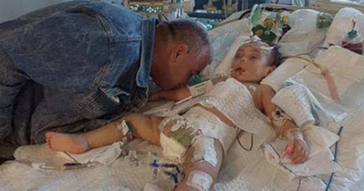 Babanın Kızına Elveda Öpücüğü Görenleri Hüzne Boğdu