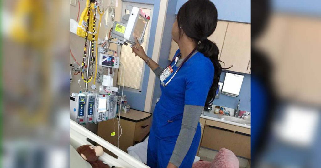 Hemşire Hasta Çocuğun Annesinin Kendisini Fark etmediğini Sandı – Gerçeği Anlayınca Gözleri Doldu