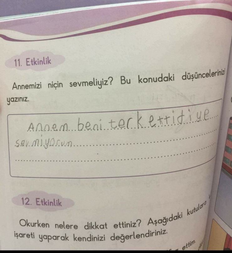 Öğretmen, ‘annemizi niçin sevmeliyiz?’ diye sordu ilkokul ikinci sınıf öğrencisinin verdiği cevap öğretmeni gözyaşlarına boğdu