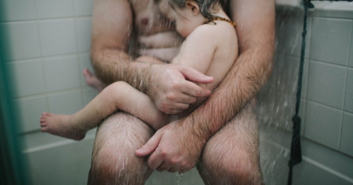 Baba Ve Oğlunun Fotoğrafını Çekti – Fotoğraf Herkesi Kızdırdı