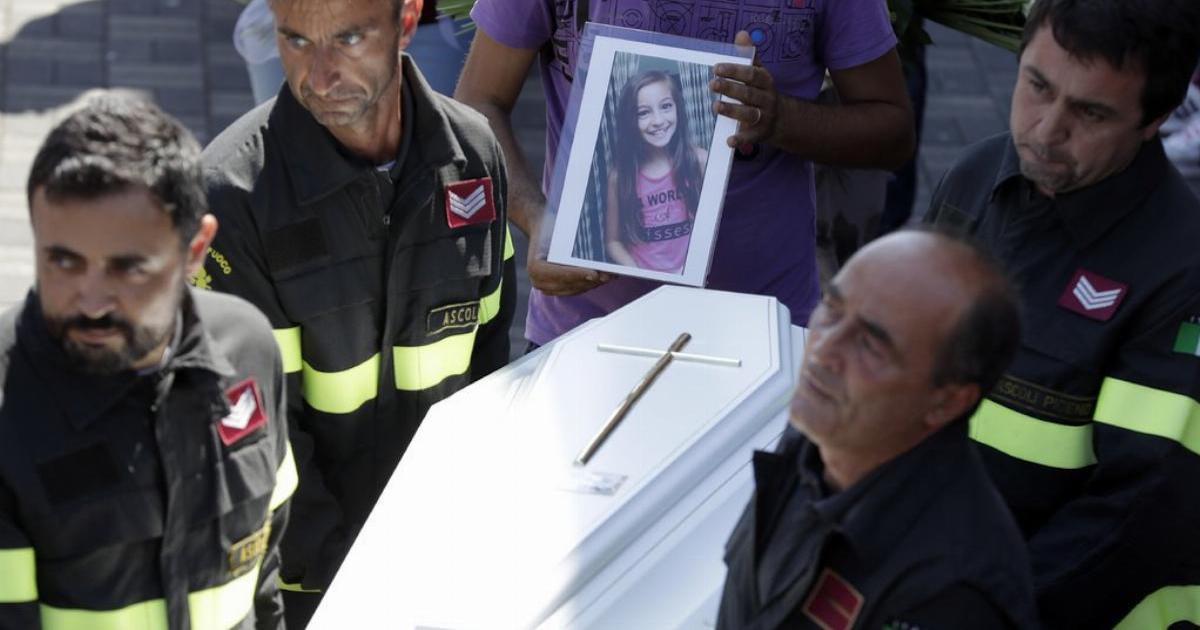 Enkazın Altında 8 Yaşında Kız Çocuğu Bulundu – Daha Sonra Ortaya Çıkan Gerçek Herkesi Ağlattı