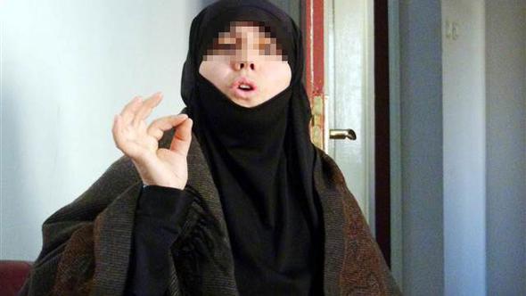 Eşinden şiddet görüp terk edildi, bekar kadınlara seslendi: Evli erkeklerin yakasını bırakın