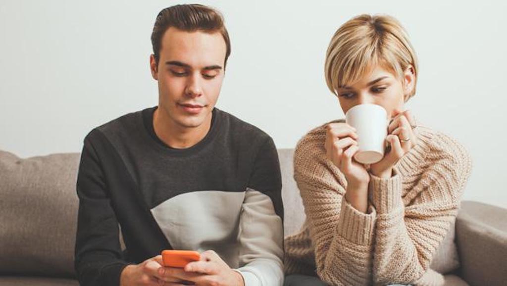 Kadınların erkeklere söylediği 5 beyaz yalan =>>>