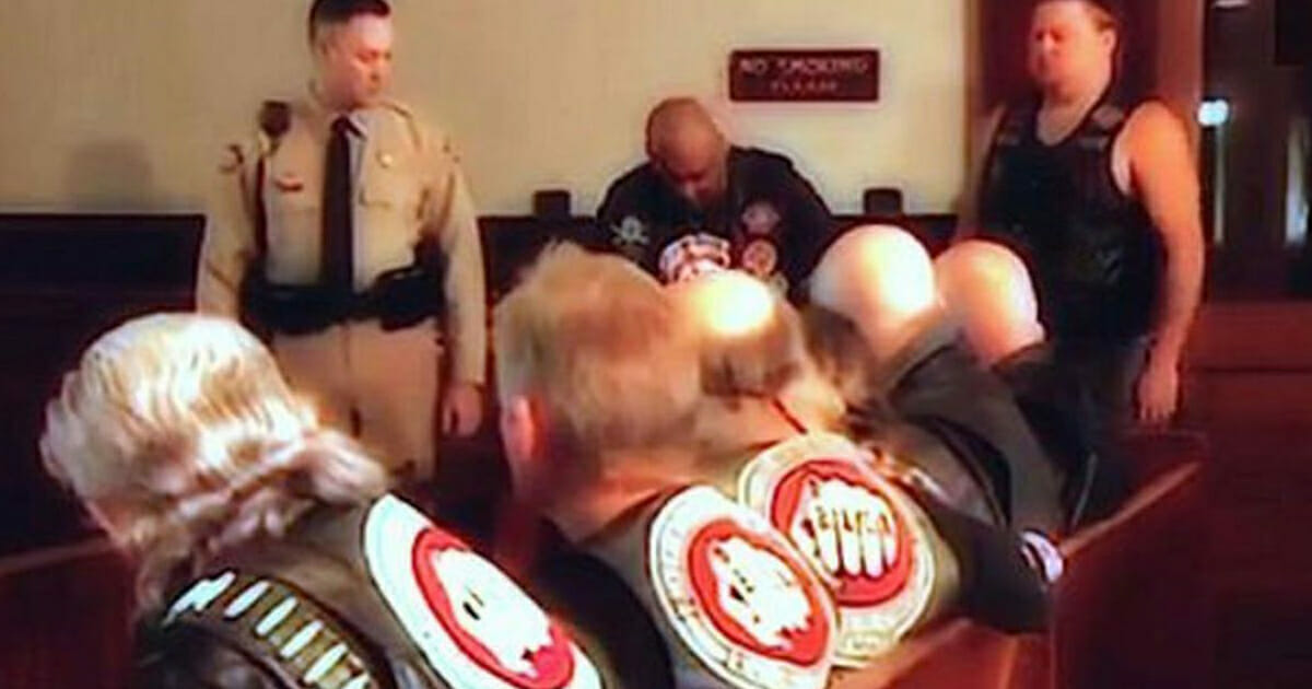 Küçük Kız Pedofil Üvey Babası Hakkında Mahkemede Konuşurken Motosikletliler Bakın Ne Yaptı