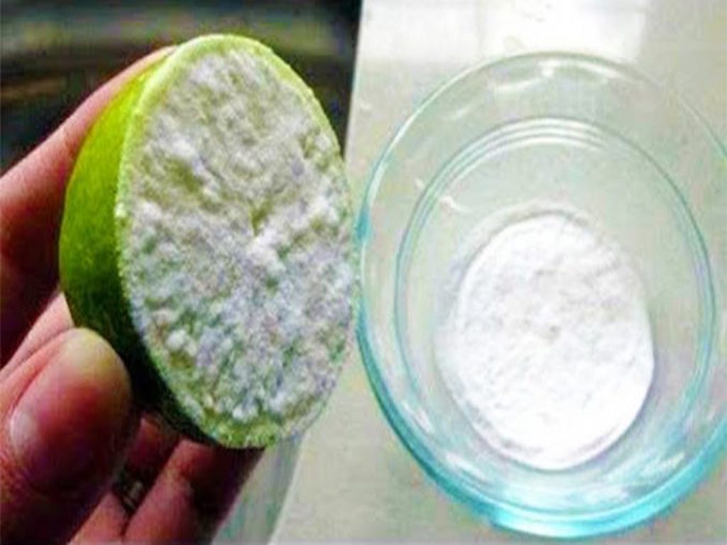 Yarım Limonu Karbonata Batırıp Yaptığını Görünce Hayret Edeceksiniz !!