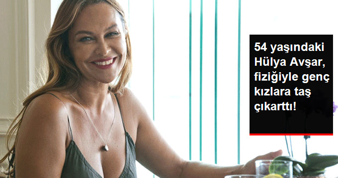 54 yaşındaki Hülya Avşar, Fiziğiyle Genç Kızlara Taş Çıkarttı
