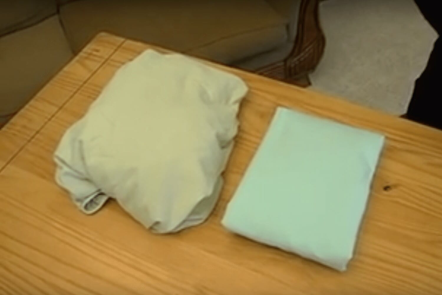 Bu Teknikle Lastikli Çarşafı Saniyeler İçinde Katlayacaksınız