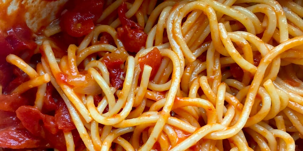 Sadece 3 Malzemeyle Hazırlanan ‘Dünyanın En İyi Makarna Sosu’nu Deneyince Parmaklarınızı Yiyeceksiniz