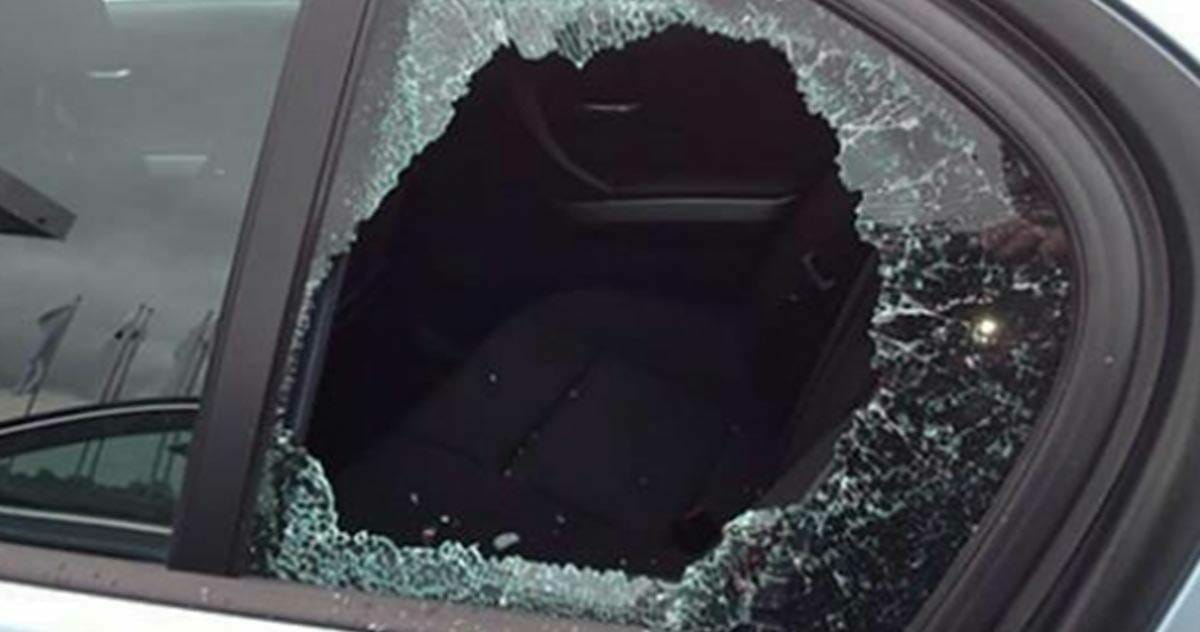 Annesi Aracın İçinde Unutunca Sıcaktan Ölmek Üzere Olan Çocuğu Polis Kurtardı