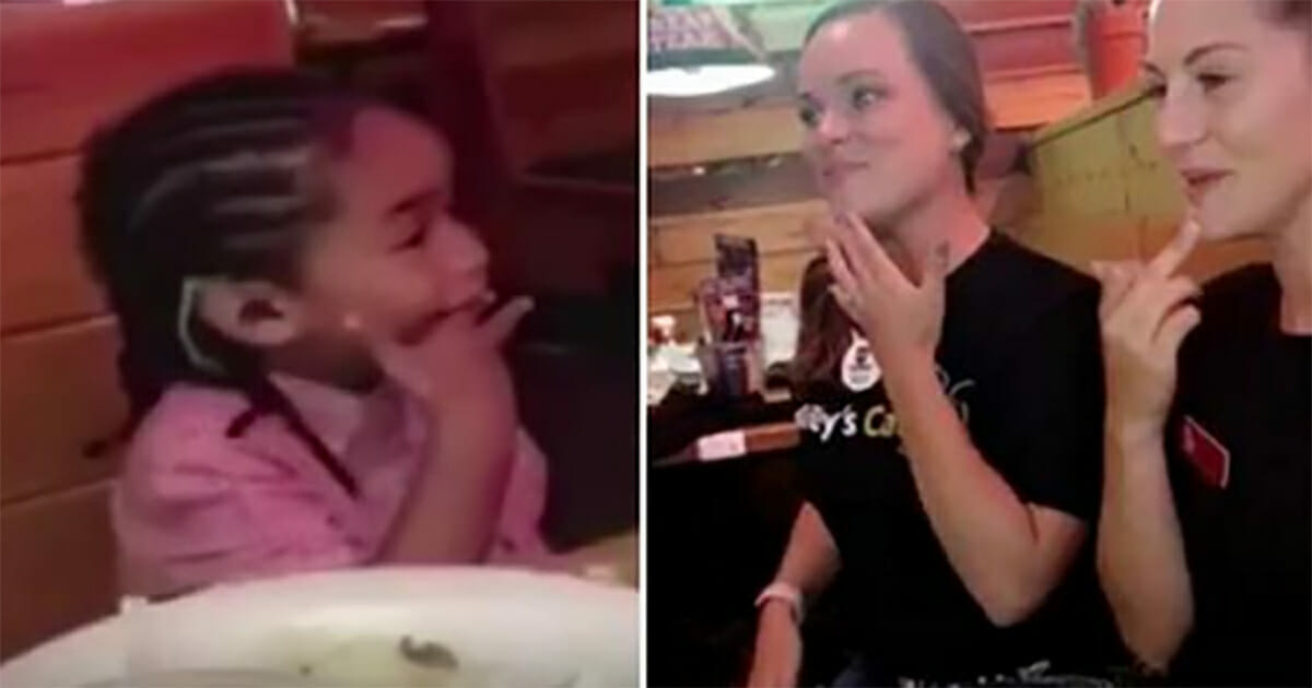 İki Garson Kız 4 Yaşındaki Duyma Engelli Çocuk İçin Bakın Nasıl Bir Jest Yaptı