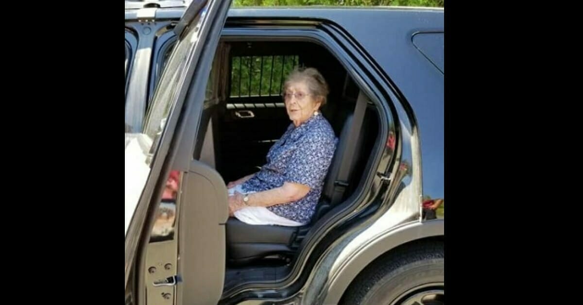 93 Yaşındaki Kadın Doğum Gününde Gözaltına Alındı – Nedenini Öğrenince Şaşıracaksınız