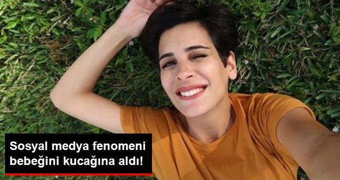 Sosyal Medya Fenomeni Eylül Öztürk, Bebeğini Kucağına Aldı