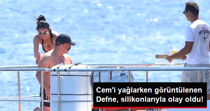 Cem Yılmaz’ı yağlarken görüntülenen Defne Samyeli, silikonlu göğüsleriyle dikkat çekti