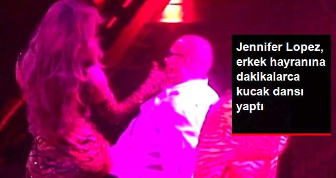 Dünyaca ünlü şarkıcı Jennifer Lopez, sahneye çıkardığı hayranının kucağında dans etti